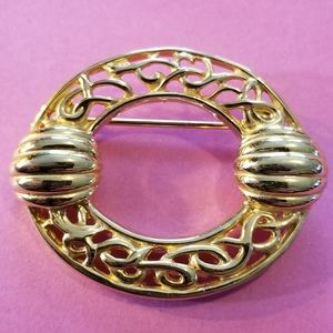Vintage brooch chunky filigree oval broach gold tone pin